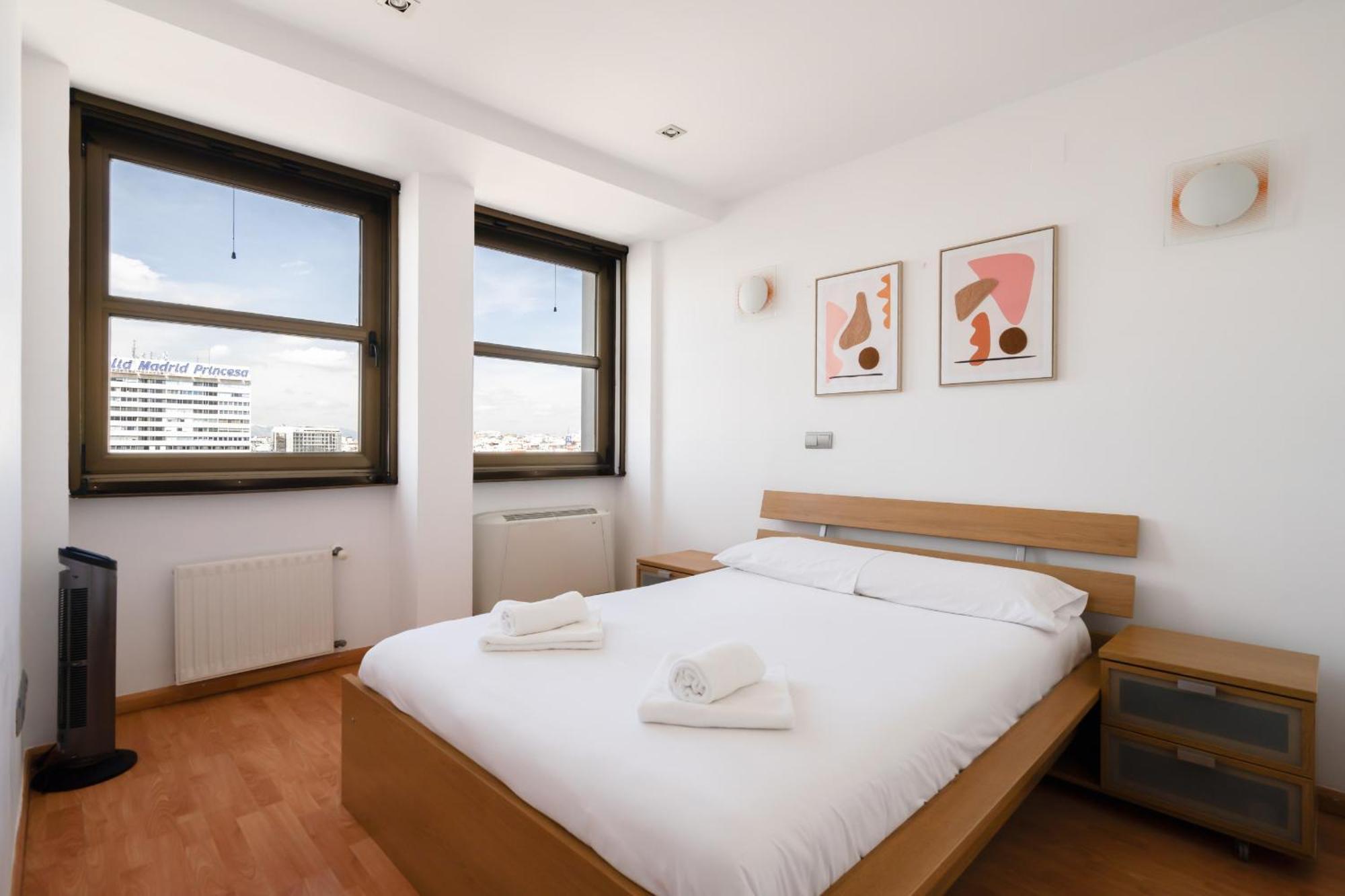 Apartamento En Plaza De Espana Alquiler Temporal マドリード エクステリア 写真