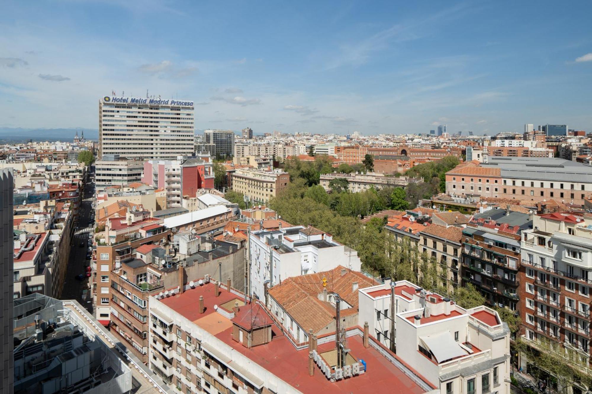 Apartamento En Plaza De Espana Alquiler Temporal マドリード エクステリア 写真